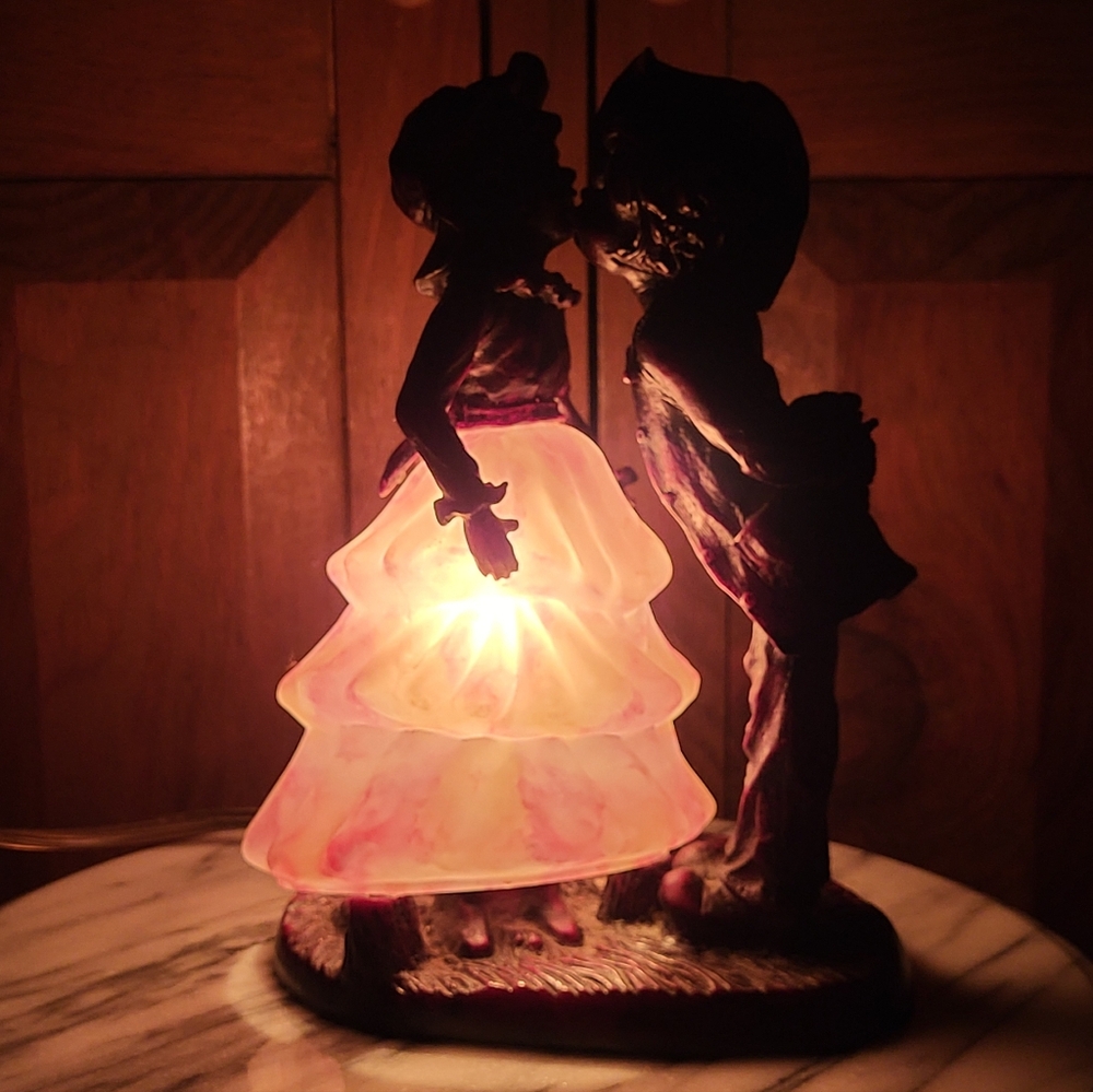 Romantic Silhouette Lamp with Pink Glow - Picture 1 of 12